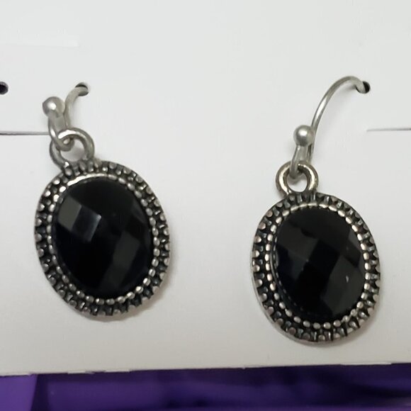 Women's Silver tone Dainty Design Black Stone 1-inch Fishhook Teardrop Earrings - Picture 4 of 5